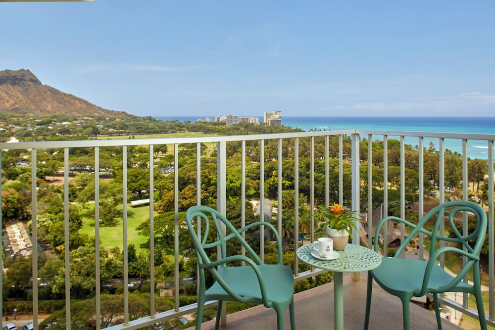 Premier Room, 1 King Bed, Balcony, Ocean View (ADA)