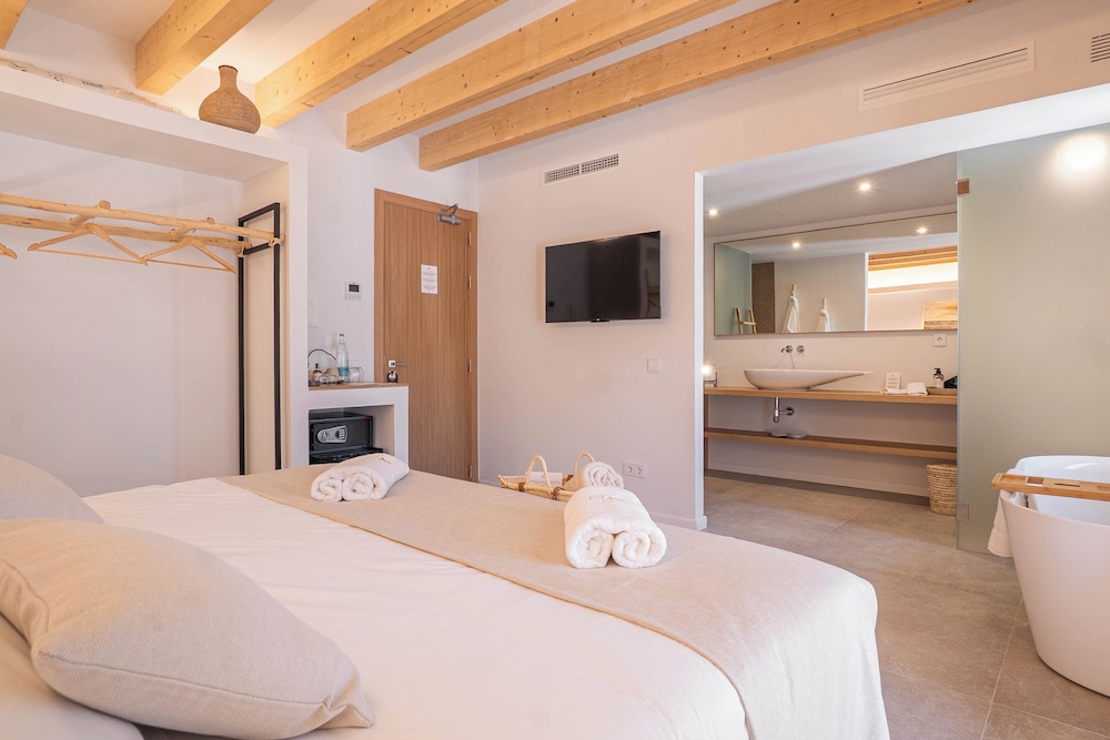 Superior Double Room, Pool View