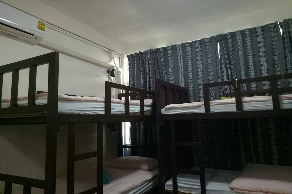8-Bed Mixed Dormitory photo 2
