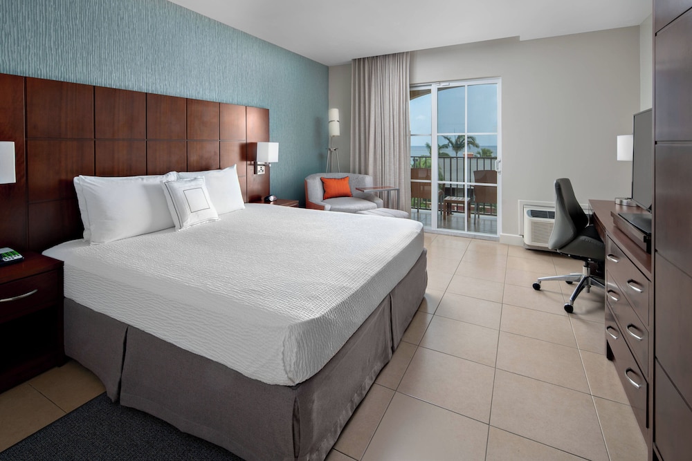 Superior Room, 1 King Bed, Balcony - Photo 3