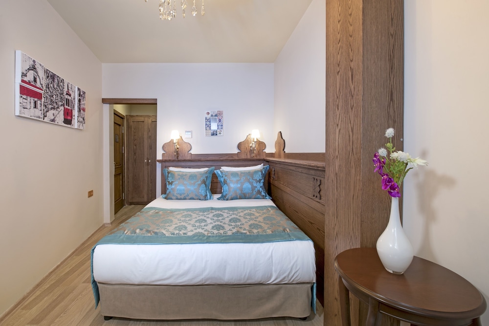 Standard Double Room Single Use, 1 Queen Bed photo 2