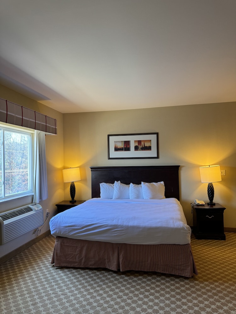 Honeymoon Studio Suite, 1 King Bed, Non Smoking, Hot Tub photo 3
