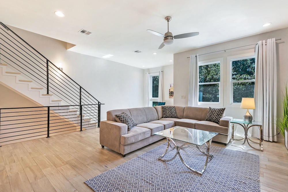 Signature Townhome, 4 Bedrooms, Balcony
