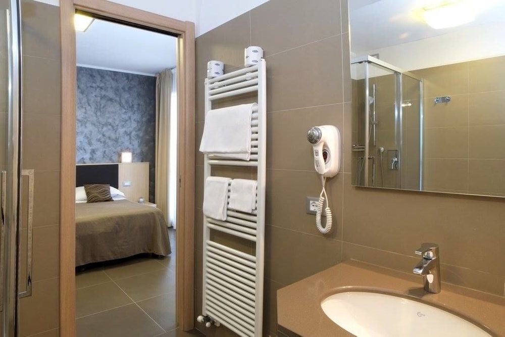 Superior Triple Room photo 2