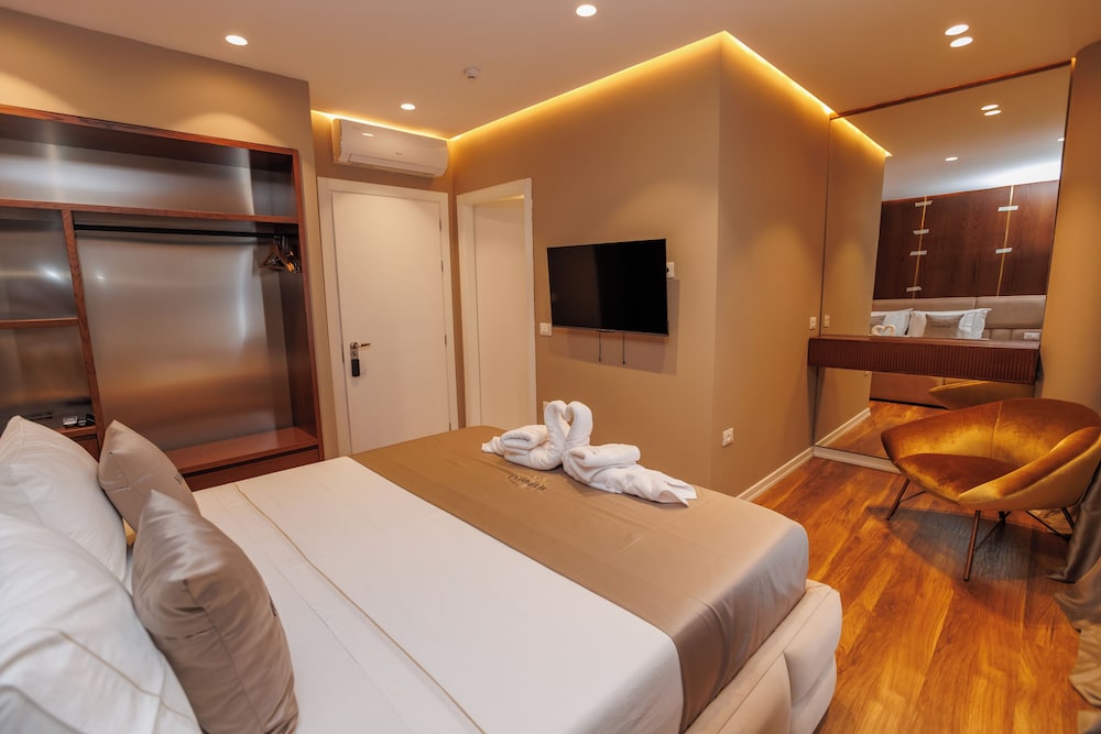 Comfort Double Room, 1 King Bed, Balcony, City View