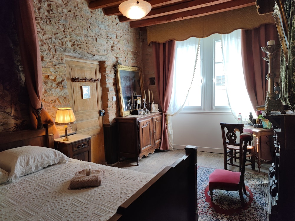 Traditional Double Room, 1 Double Bed, Non Smoking, Shared Bathroom