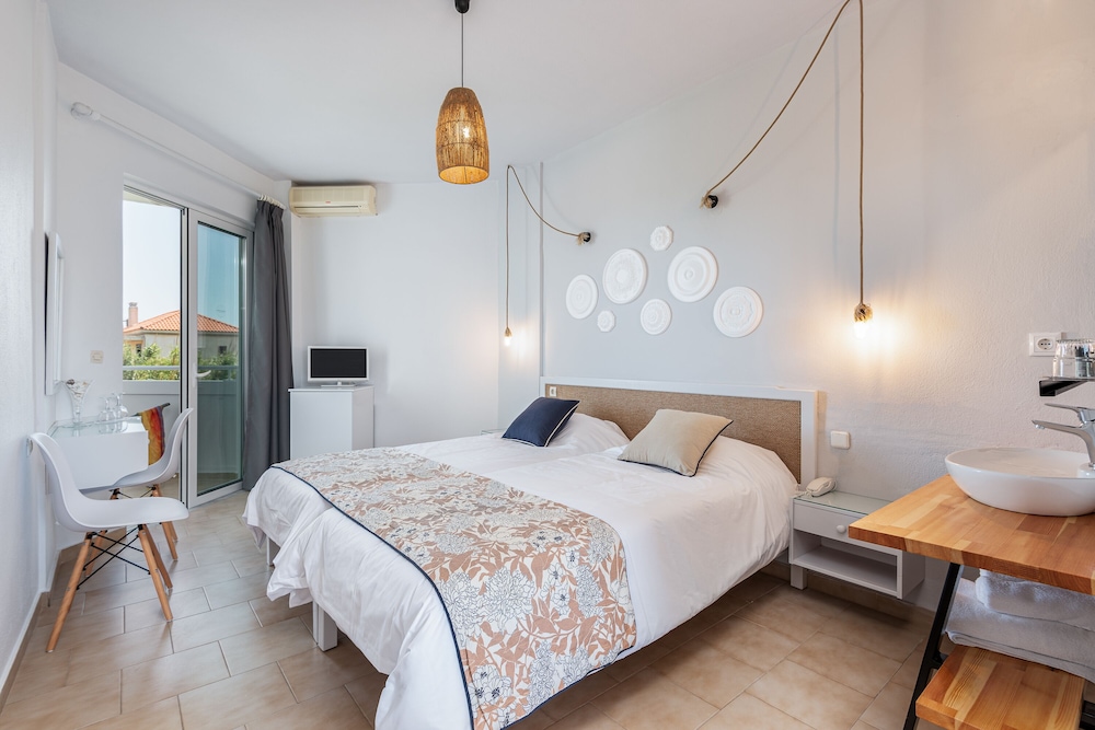 Classic Double or Twin Room, Garden View - Photo 1