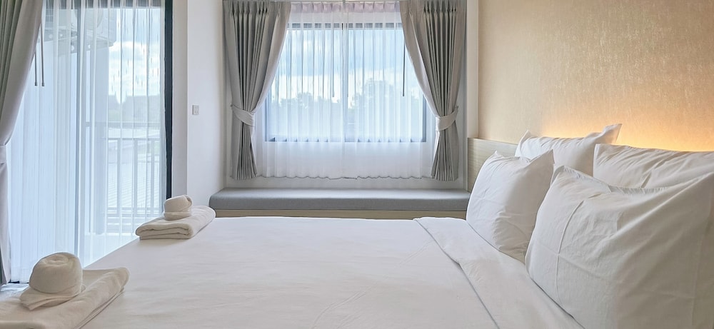 Deluxe Double Room - Photo 9