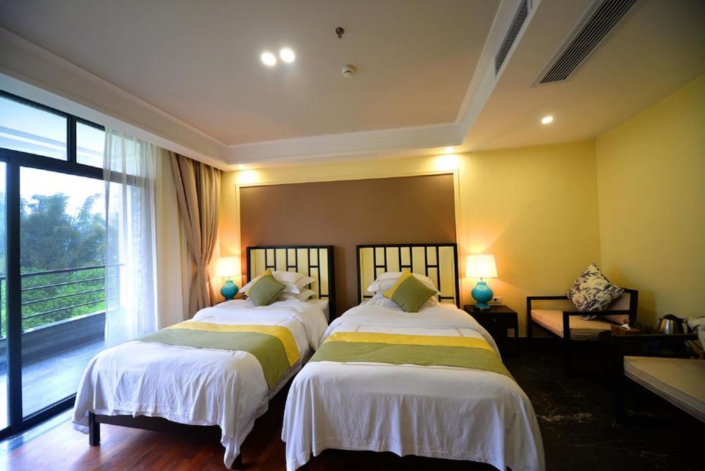 Deluxe Family Suite With River View photo 1