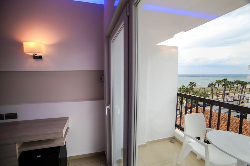 Apartment, Partial Sea View