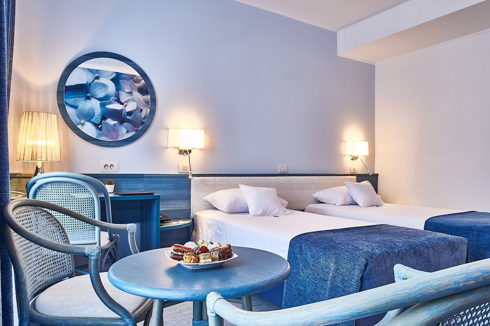 Standard Twin Room - Photo 2