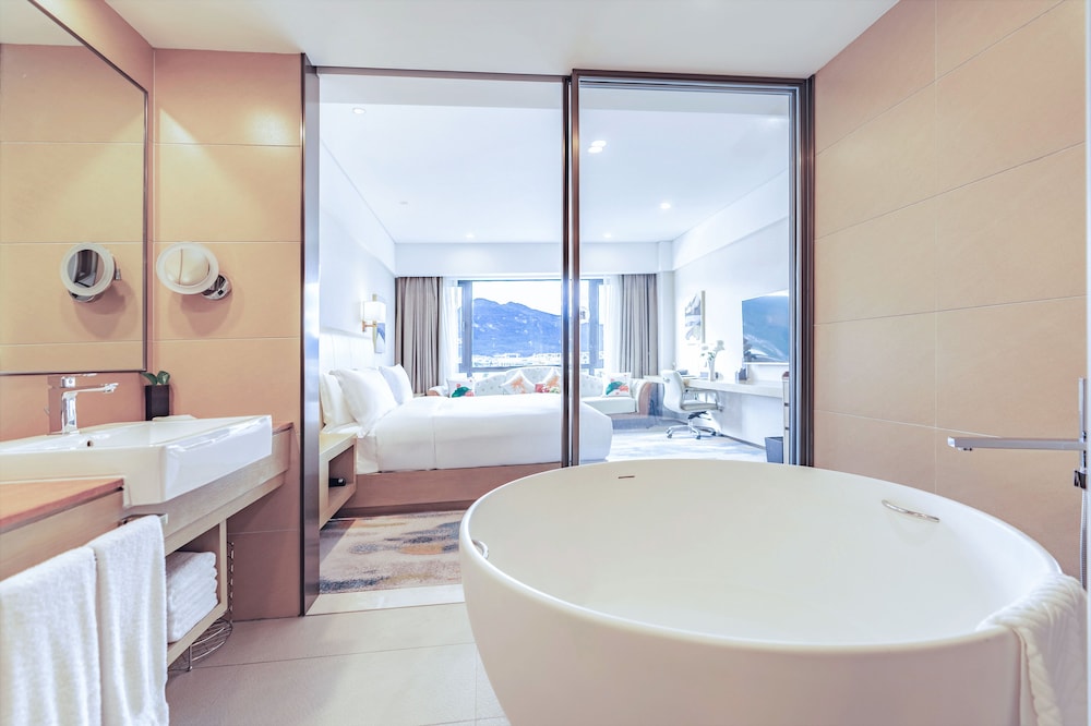 Executive Room, 1 King Bed - Photo 5