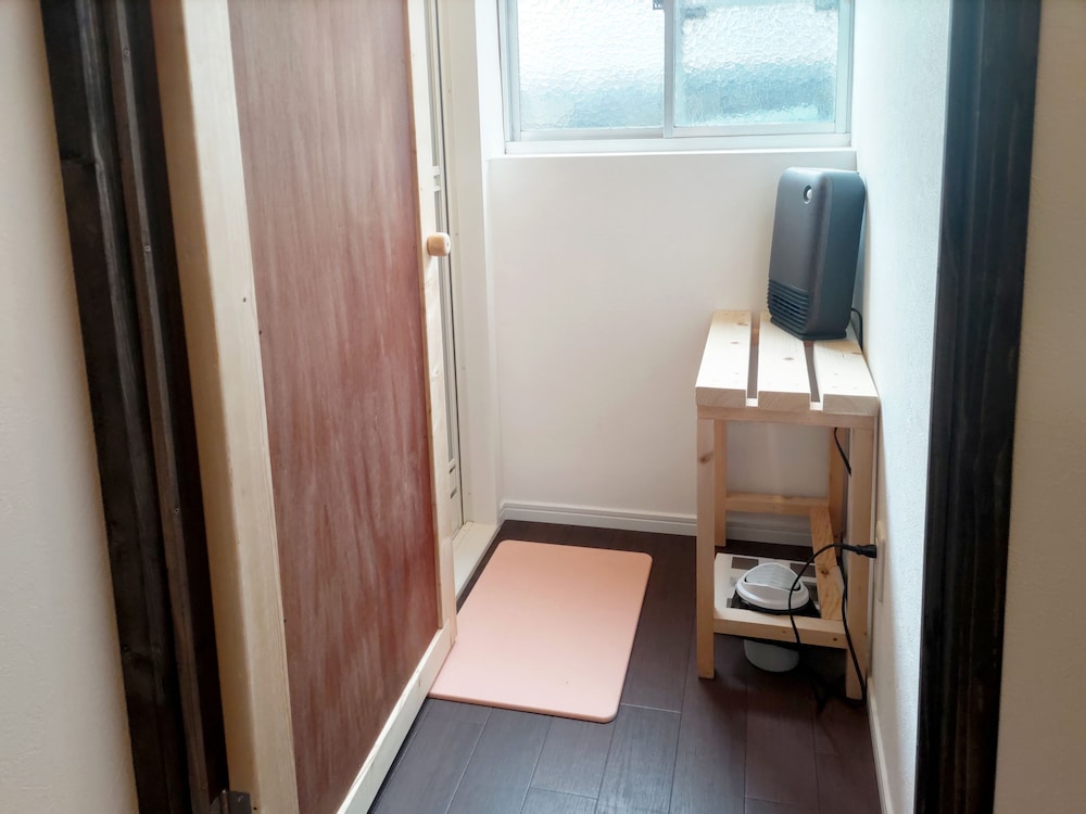 Twin Room, Non Smoking, Shared Bathroom photo 2