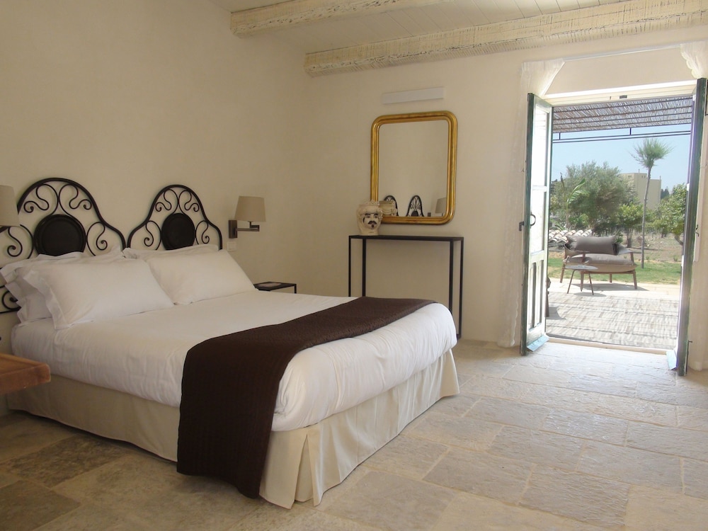 Superior Room, 1 Queen Bed, Private Pool, Garden Area, Adult Only photo 2