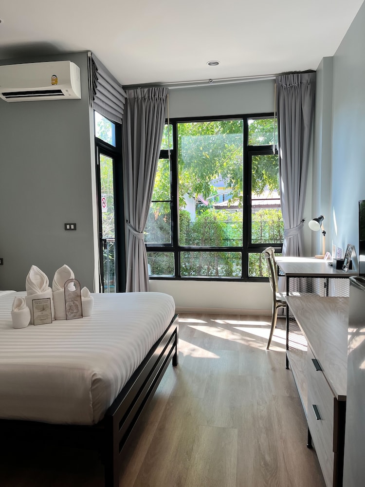Deluxe Double Room, 1 Queen Bed - Photo 10