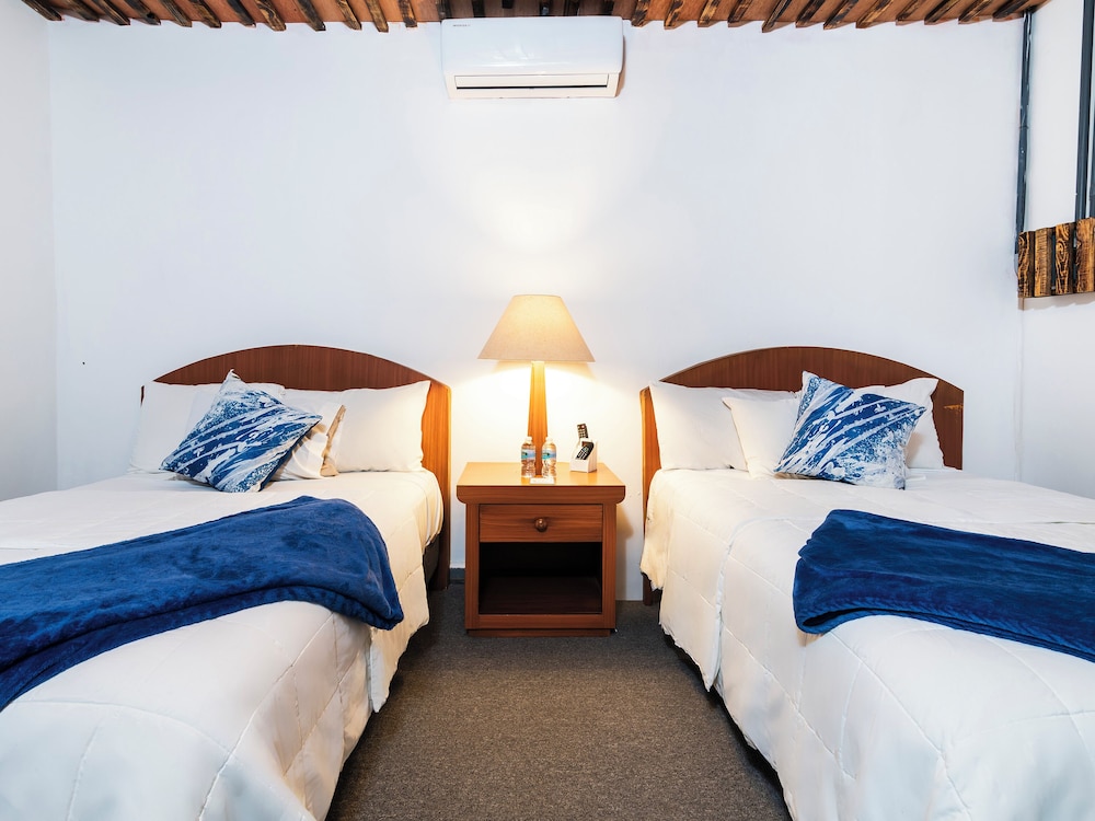 Standard Room, 2 Double Beds photo 2