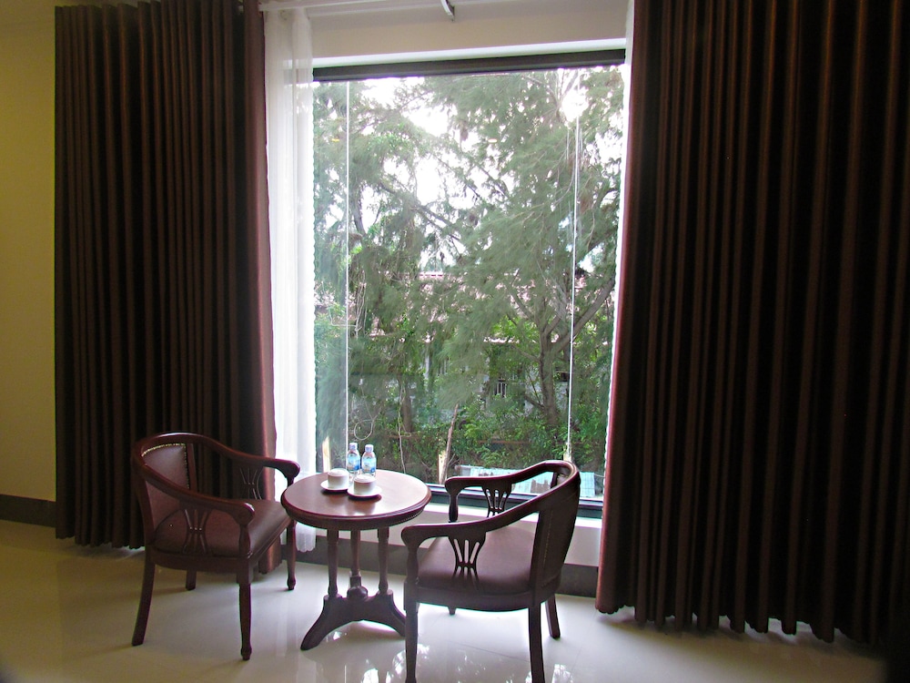 Family Room, Mountain View photo 3