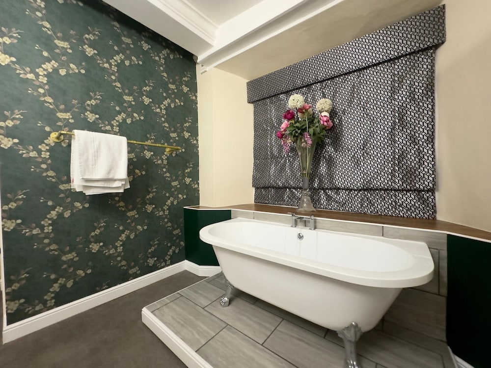 Double Room, Ensuite - Photo 2