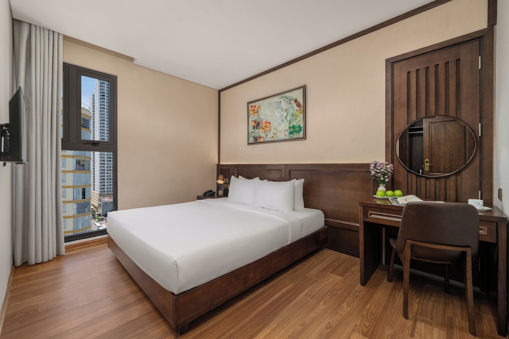Superior double room, city view (Afternoon Tea Included) - Photo 3