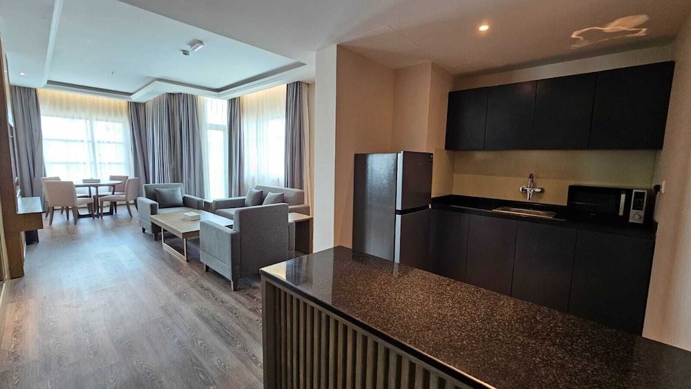 Luxury Suite, City View