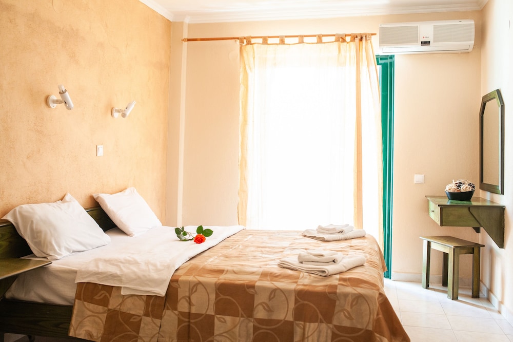 Economy Twin Room photo 3