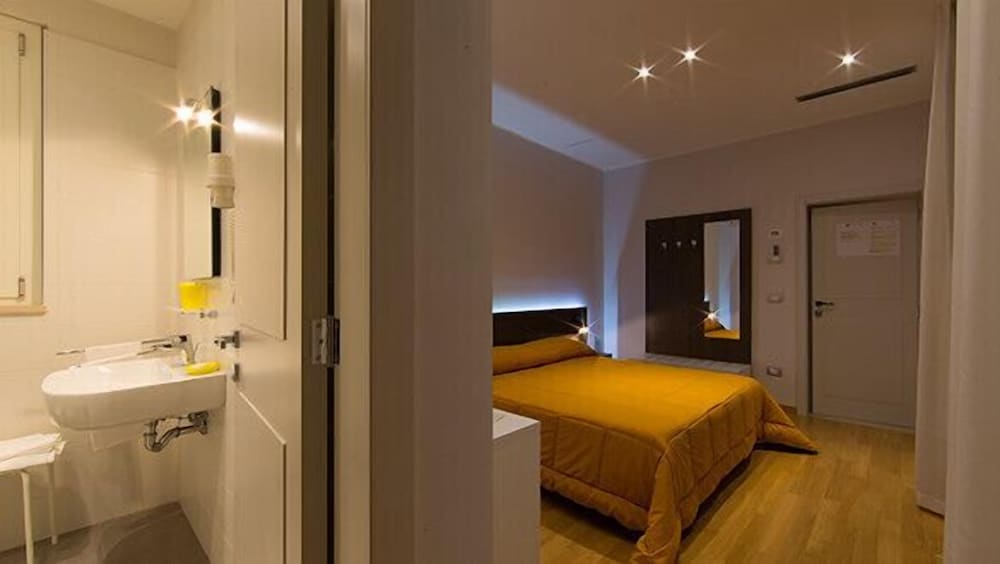 Elite Room, 1 Bedroom, Terrace, City View (5) photo 2