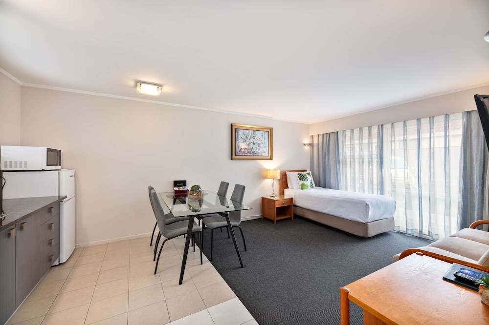 One Bedroom Suite, Multiple Beds, Non Smoking, Full Kitchen