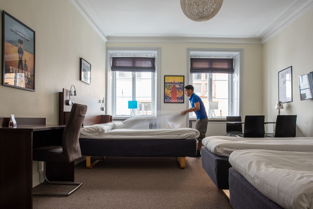 Signature Quadruple Room, Shared Bathroom