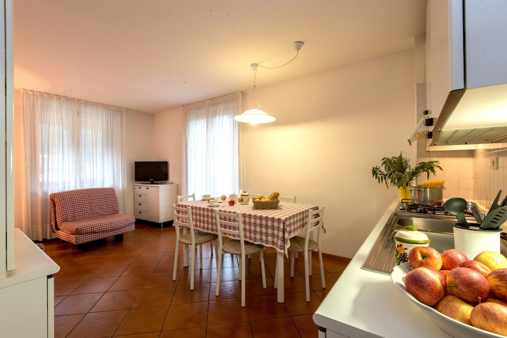 Apartment photo 2