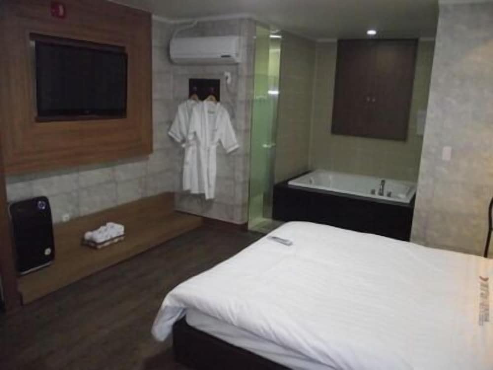 Standard Room photo 2