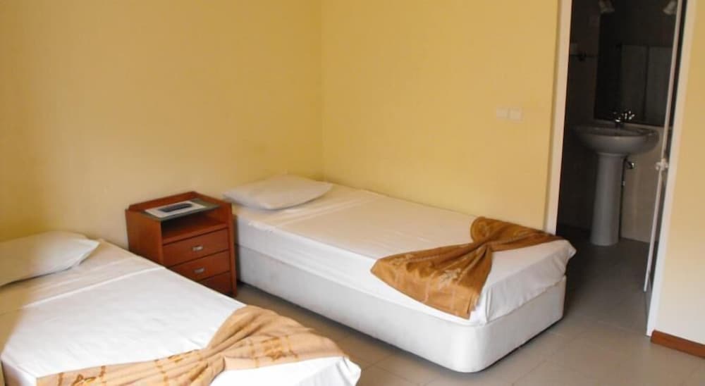 Standard Twin Room, 2 Twin Beds photo 2