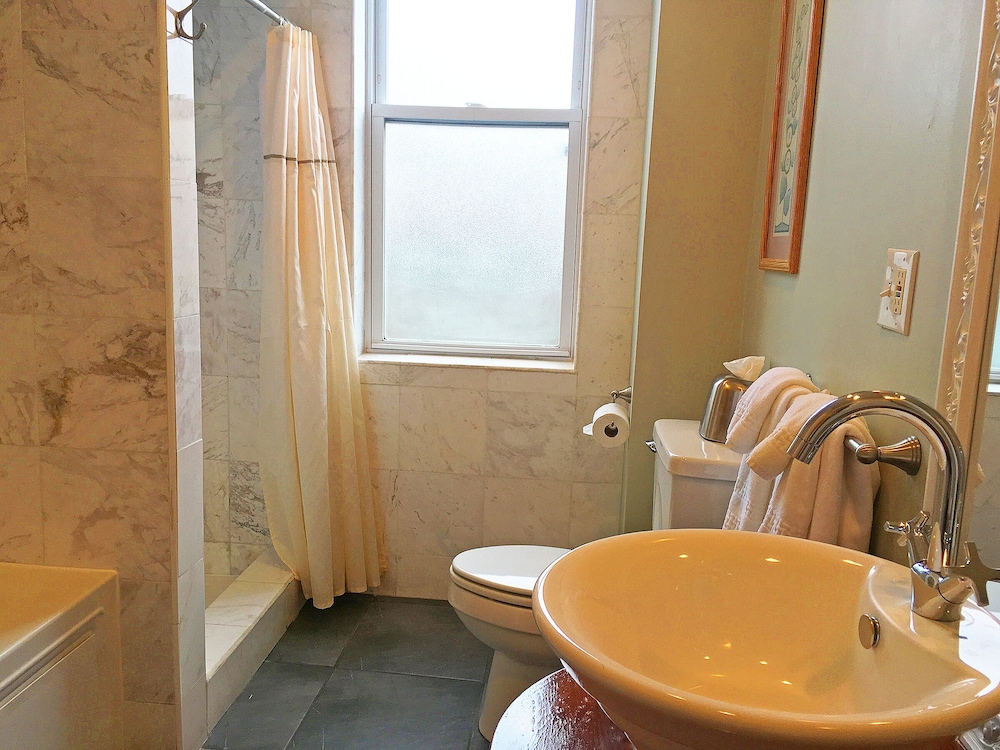 Large Extended Suite 503 (1bdrm apt) - Photo 13