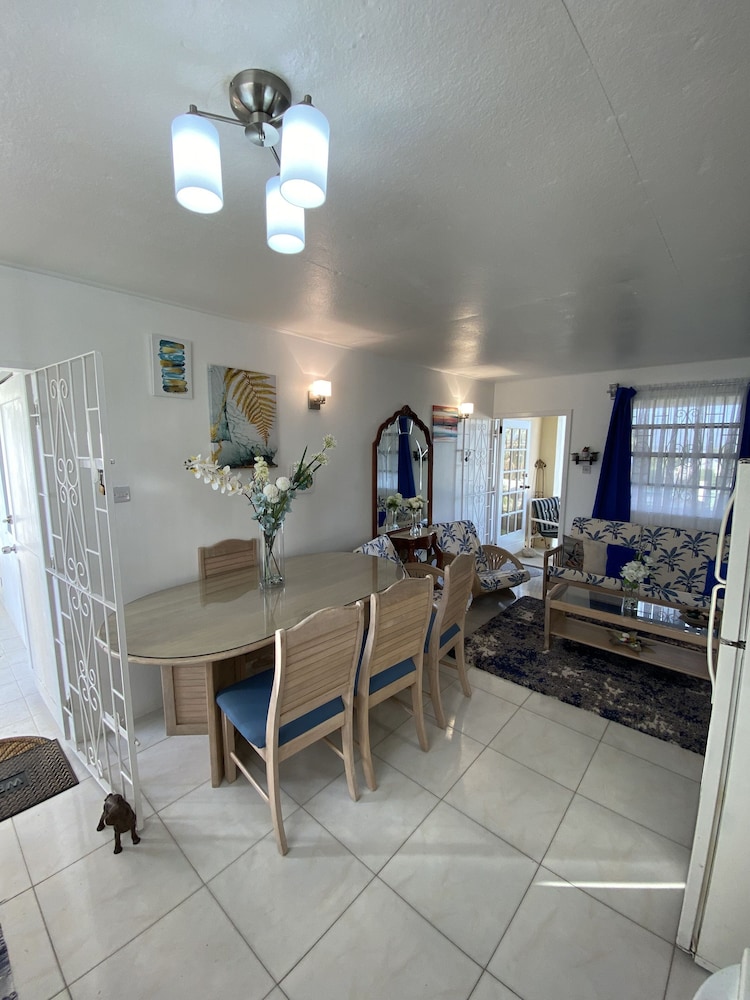 Lovely 2 Bedroom Unit photo 2