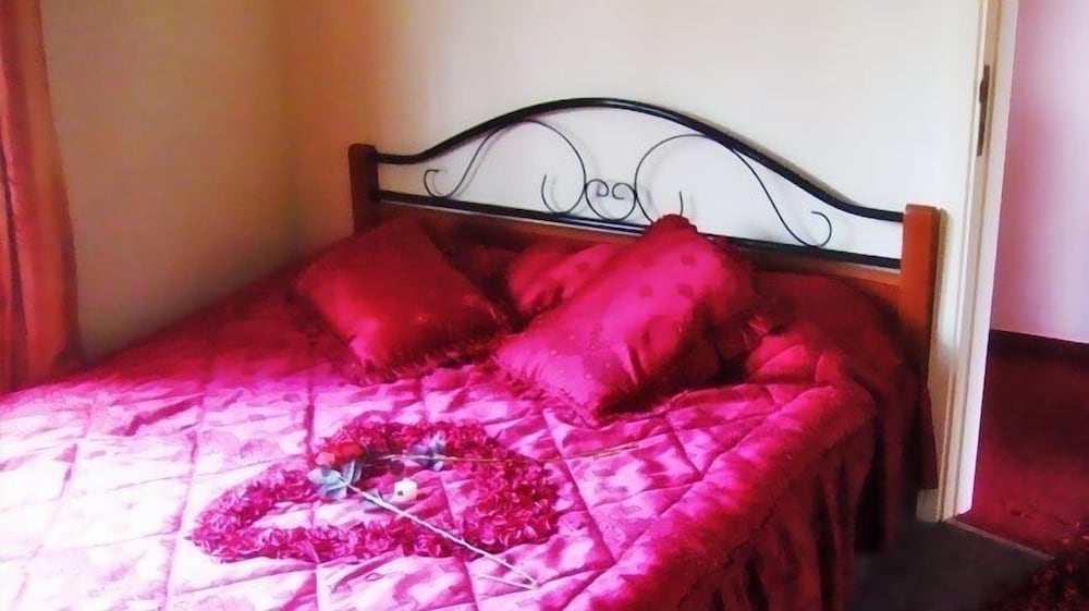 Honeymoon Suite photo 2