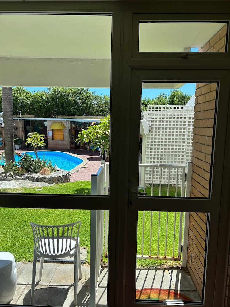 Deluxe Room, Smoking, Pool Access - Photo 3