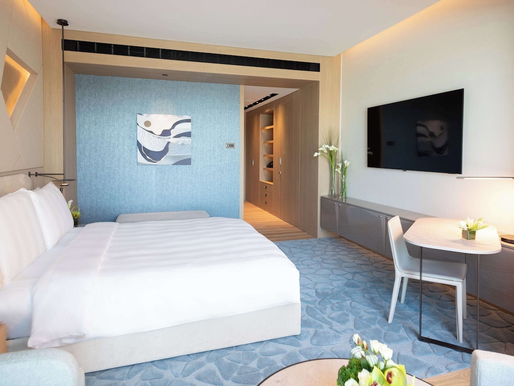Premium Room, 1 King Bed, City View photo 3