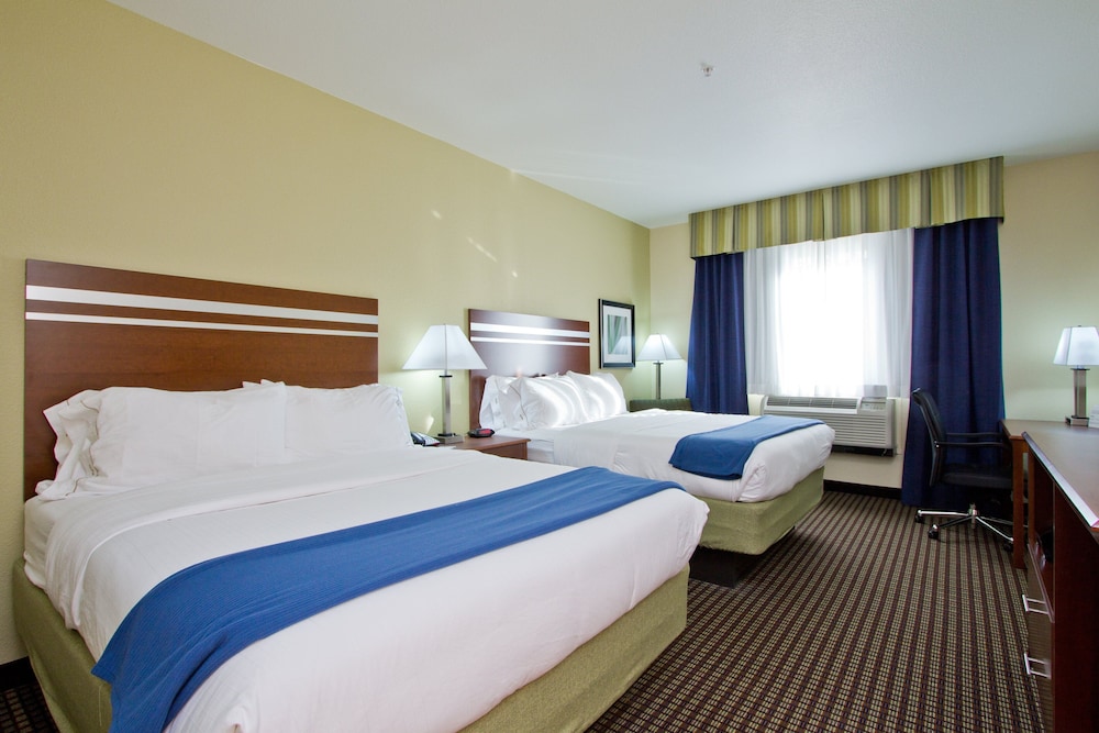Queen Suite with Two Queen Beds and Sofa Bed