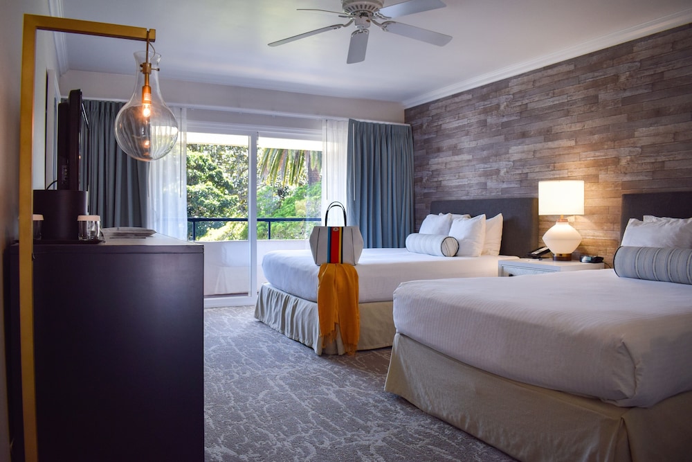 Room, 2 Queen Beds, Balcony (Parkside) photo 1