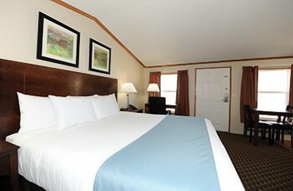 Room, 1 King Bed, Kitchenette photo 1