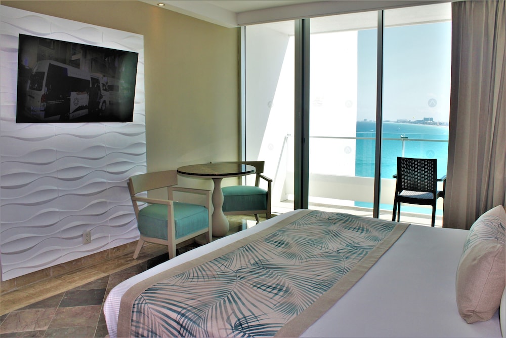 Superior Room, 1 King Bed, Ocean View - Photo 3