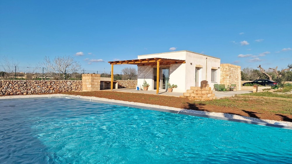 Villa, Smoking photo 1