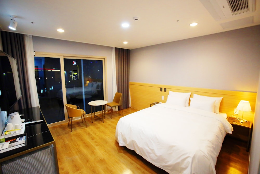 Standard Double Room, City View - Photo 1
