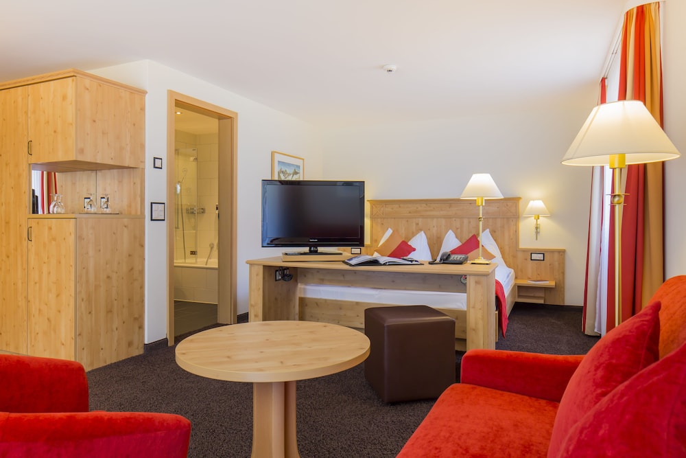 Family Room, 1 Bedroom, Balcony photo 1