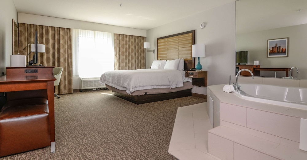 Room, 1 King Bed, Jetted Tub photo 2