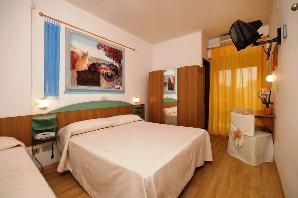 Basic Double or Twin Room photo 3