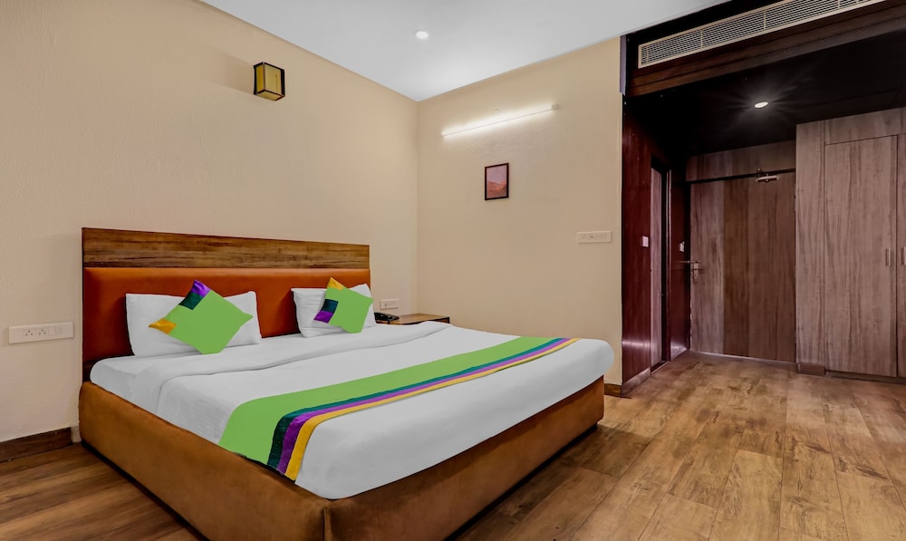 Deluxe Room - Photo 6