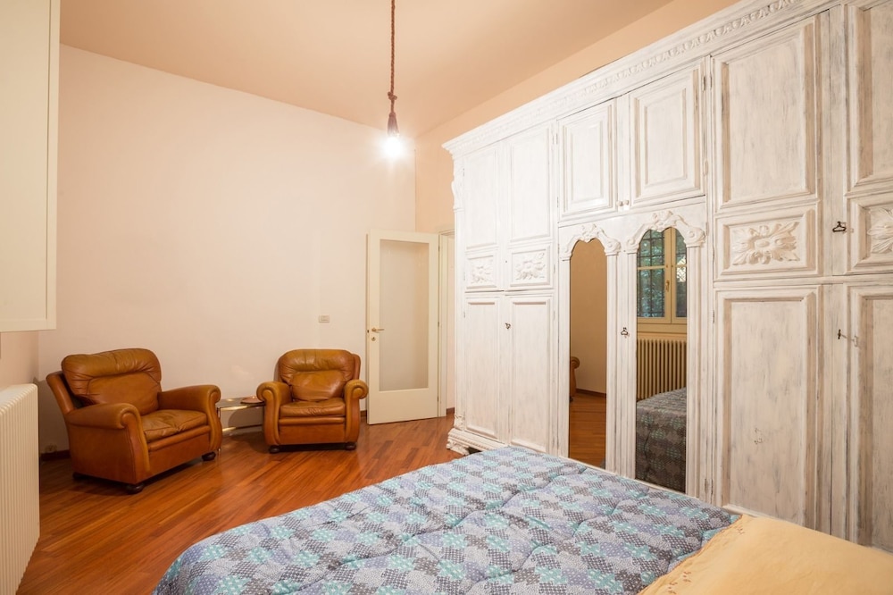 City Apartment, 2 Bedrooms, Accessible
