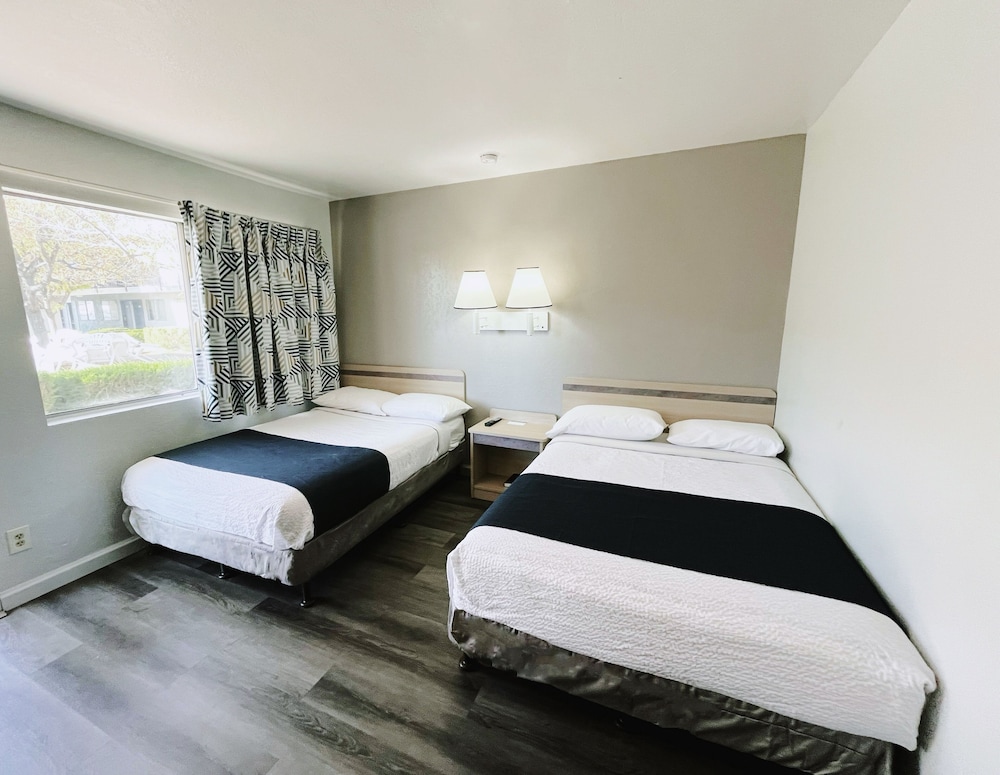 Standard Room, 2 Double Beds, Non Smoking photo 1
