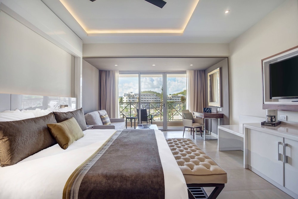 Luxury Junior Suite - Photo 11
