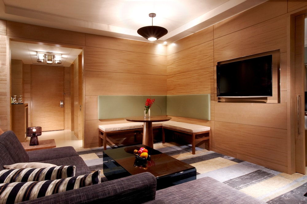 Executive Suite, 1 King Bed - Photo 5